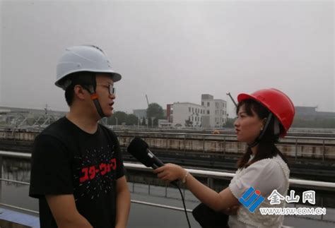 现场视频！重庆万州坠江公交车被打捞出水_今日镇江