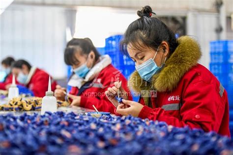 江西上高：乡村就业工厂开工生产忙-人民图片网