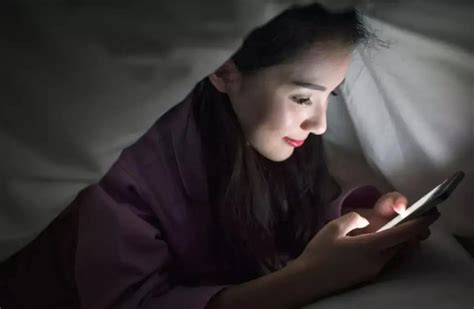 睡眠拖延症是什么？睡前拖延的表现与成因-心理百科-易读心理网