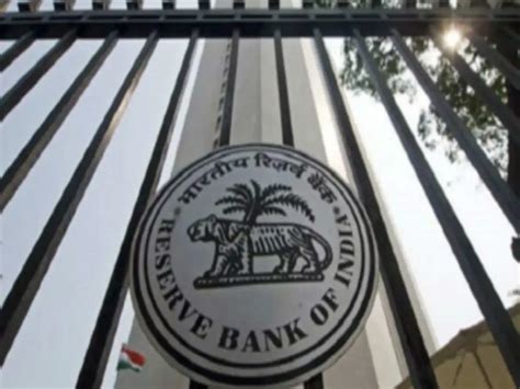 ETMarkets Morning Podcast: RBI order puts 3 banks in succession ...