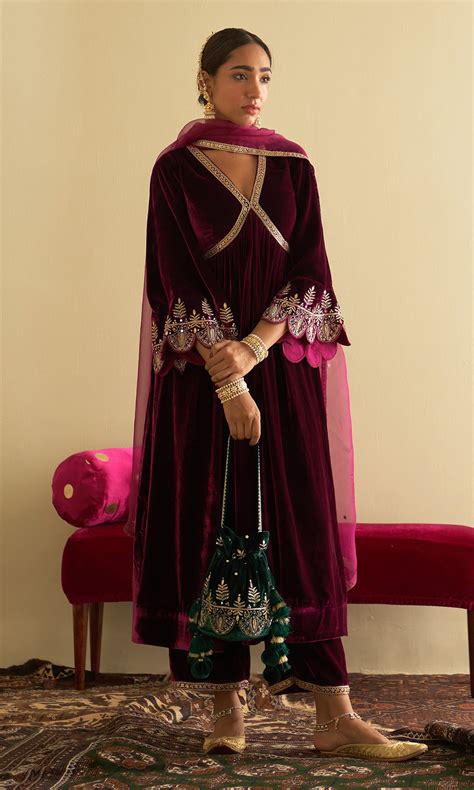 Drzya by Ridhiee Surii | Buy Sufiya Deep Orchid Velvet Embroidered V ...