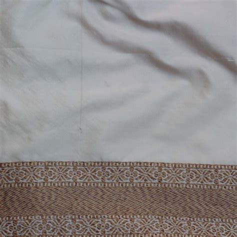 Checkered Pure Katan Silk Handloom Banarasi Saree - Tilfi