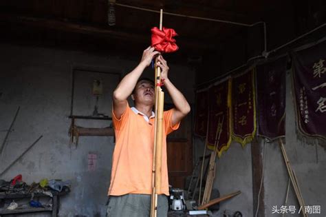 贵州50岁苗族艺人木楼做芦笙30余年 做笙授徒月均收入六千元 - 每日头条