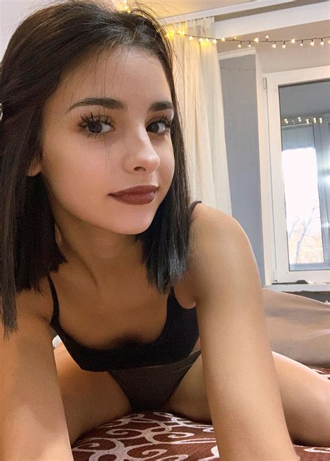 Sexy selfie from a skinny body babe with beautiful face : r ...