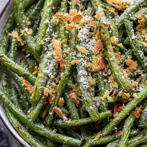 Crispy Garlic Parmesan Roasted Green Beans – Easy Side - Yummy Temple