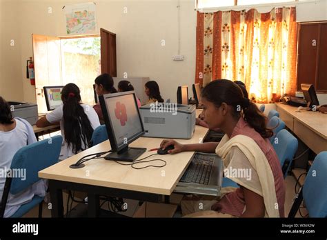 Children Using Computers 的图像结果