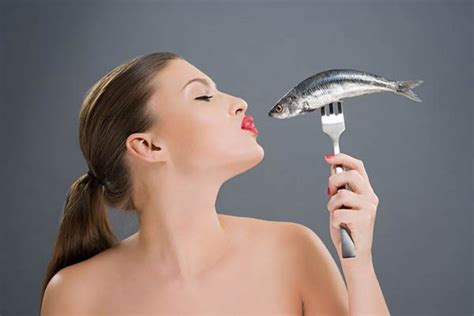 Bildergebnis für pregnant+women+eating+fish