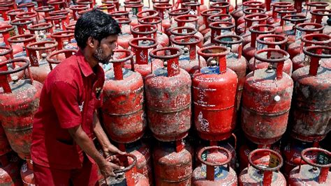 New LPG Aadhaar e-KYC Rule: Govt Makes Biometric Authentication ...