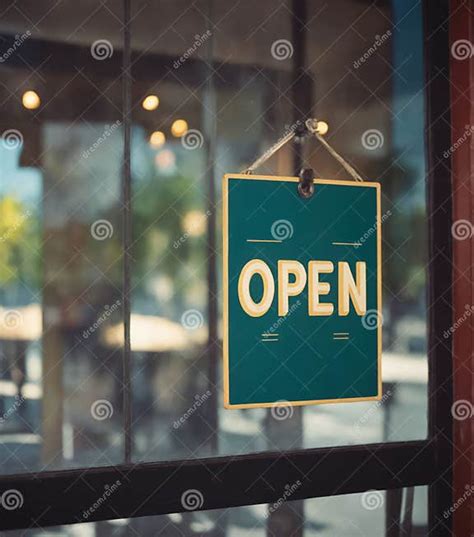 Window Open Sign 的图像结果