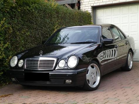 25 years ago: The 210 model series E 50 AMG high-performance saloon ...