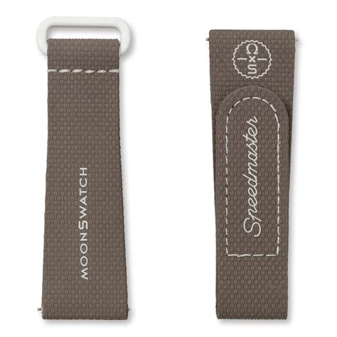 MOONSWATCH DARK BROWN/SAND RUBBER - ACSO33016 | Swatch® Sverige