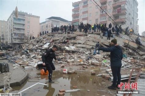 土耳其突发7.8级地震：至少10人身亡，数十人被困废墟_凤凰网视频_凤凰网