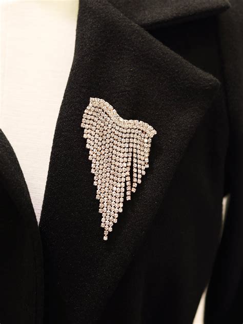 Diamond Studded Brooch – KAZO