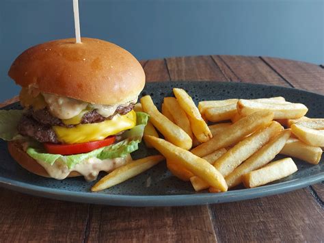 BETWEEN THE BUNS BURGER BAR, Adelaide - Restaurant Reviews, Phone ...