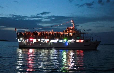 https://swamiupendra.files.wordpress.com/2014/04/boatparty.jpg