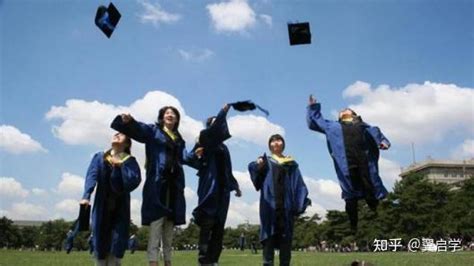 应届毕业生是什么意思：当年即将毕业或已经毕业的学生 - 综合百科 - 懂了笔记