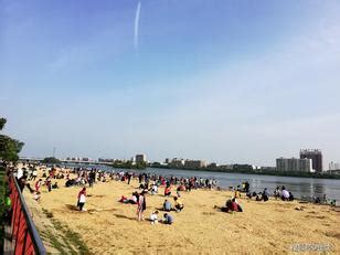 从这看南阳真像海滨城市，白河沙滩引来数百人玩耍-搜狐大视野-搜狐新闻