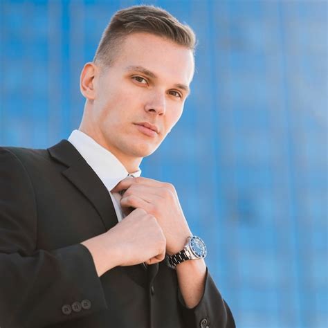 Serious Portrait Businessman 的图像结果