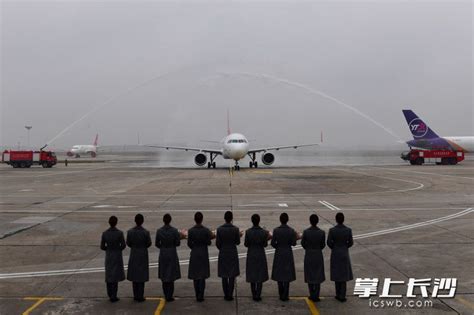 湖南航空首架涂装飞机回家！黄花机场用最高礼仪“过水门”迎接 - 三湘万象 - 湖南在线 - 华声在线