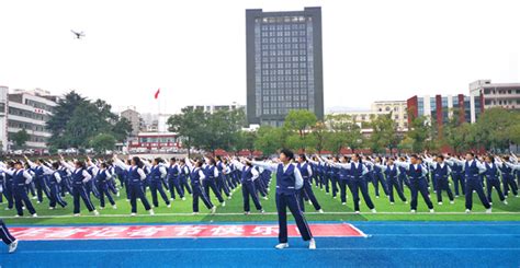 湖北荆门外语学校学子共舞行为标准“三字诀”-国际在线