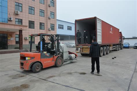 河北客户订购一整套包装设备装车发货－漯河市冠拓机械有限公司