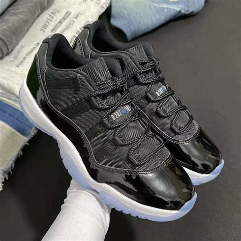 Air Jordan 11 Low Space Jam - Sneakers.fr