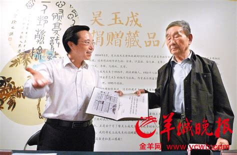 广州79岁老兵瞒家人捐12幅字画 价值数十万元_1号字画网字画新闻