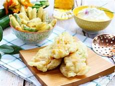 fior di zucchine in pastella zucchine e fiori in pastella alla ricettedalmondo fior di zucchine in pastella zucchine e fiori in pastella alla ricettedalmondo