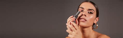 Glossy lip gloss | Lipstick with gloss | Glossy lipstick – Alix Avien India