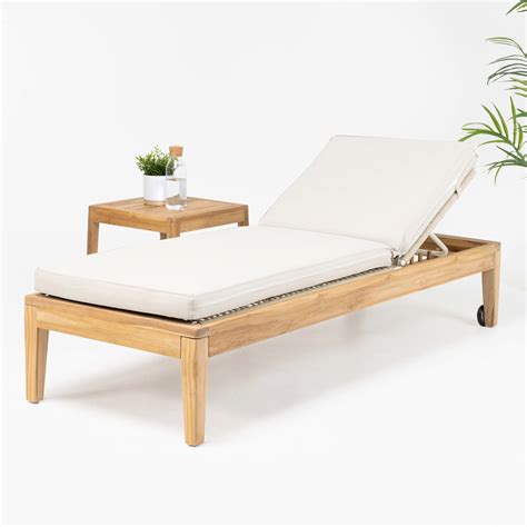 Outdoor chaise longue in teak