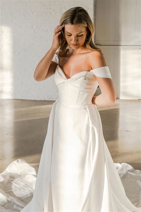 Modern Strapless Column Wedding Dress with Off-the-Shoulder Straps