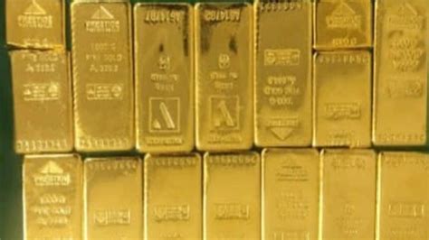 Gold prices fall in India despite global surge due to strong rupee