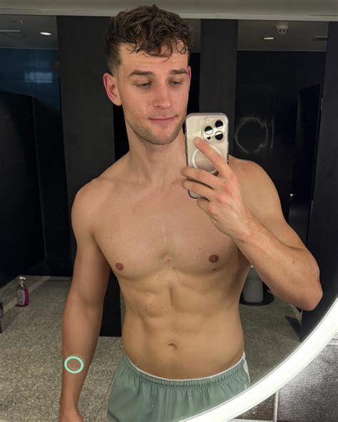 Sam Holister – Shirtless Celebs
