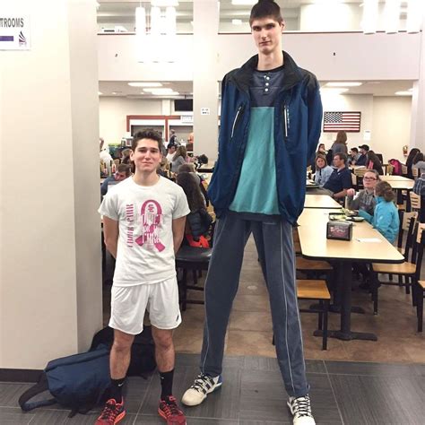 SEVEN FOOT SEVEN | Tall people, Tall guys, Guys