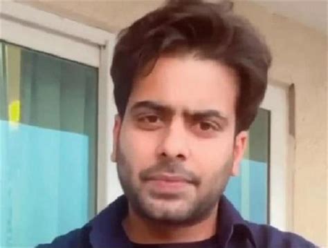 मशहूर पंजाबी सिंगर Mankirt Aulakh ने Fans को दी Good News, लगा बधाईयों ...