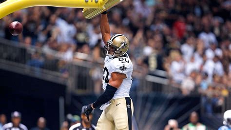 Jimmy Graham of New Orleans Saints draws penalty for dunking over ...