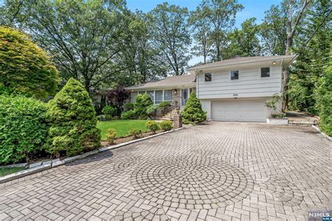 544 Floyd St, Englewood Cliffs, NJ 07632 - See Est. Value, Schools & More