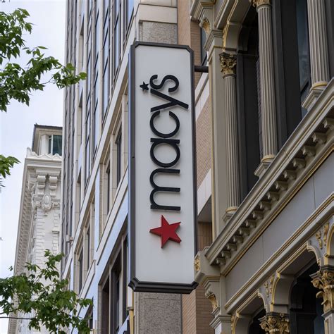 Cher Called Out For Lip Syncing During 'SNL' Performance - Parade