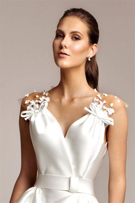 new elegant wedding dress