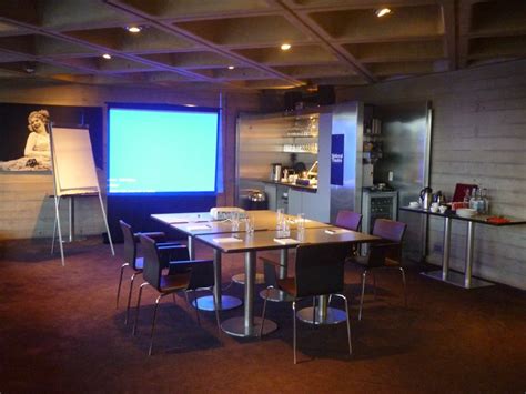 Meeting Room Set Up Examples 的图像结果