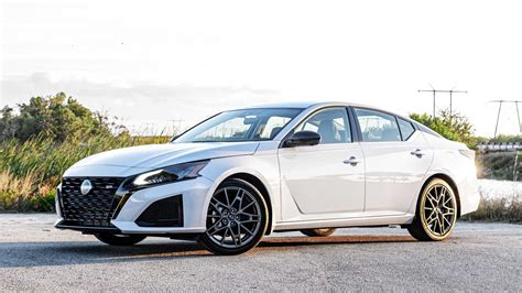 Nissan Altima 2022 Black Rims