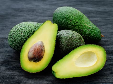 Avocado Tree Yellow Leaves 的图像结果