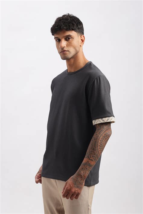 TEXTURED TEE WITH SAREE PRINT DETAIL – SINS STUDIO