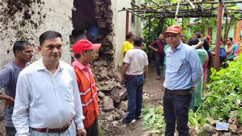 Rudraprayag News: औंण गांव में पहाड़ी से गिरे बोल्डर से एक भवन ...