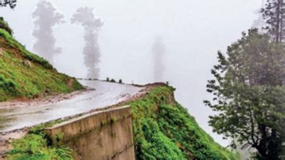 Himachal: Widening cracks due to road work worry Mandi villagers in ...