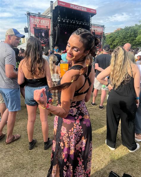 Madelyn | @noahkahanmusic made me weak in the knees #shakyknees #captionrepeater | Instagram