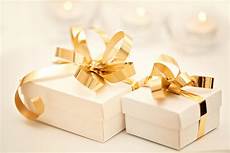 When To Give A Wedding Gift by Truly S Guide To Choosing The Right Wedding Gift Truly When To Give A Wedding Gift