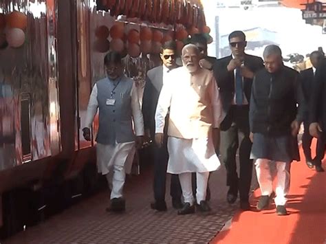 PM Inaugurates Indias First Vande Bharat Sleeper Train | West Bengal Assam