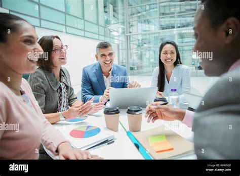 Happy Business People 的图像结果