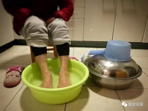 贵在行走 | 杭州的街头洗脚店 - 封面新闻